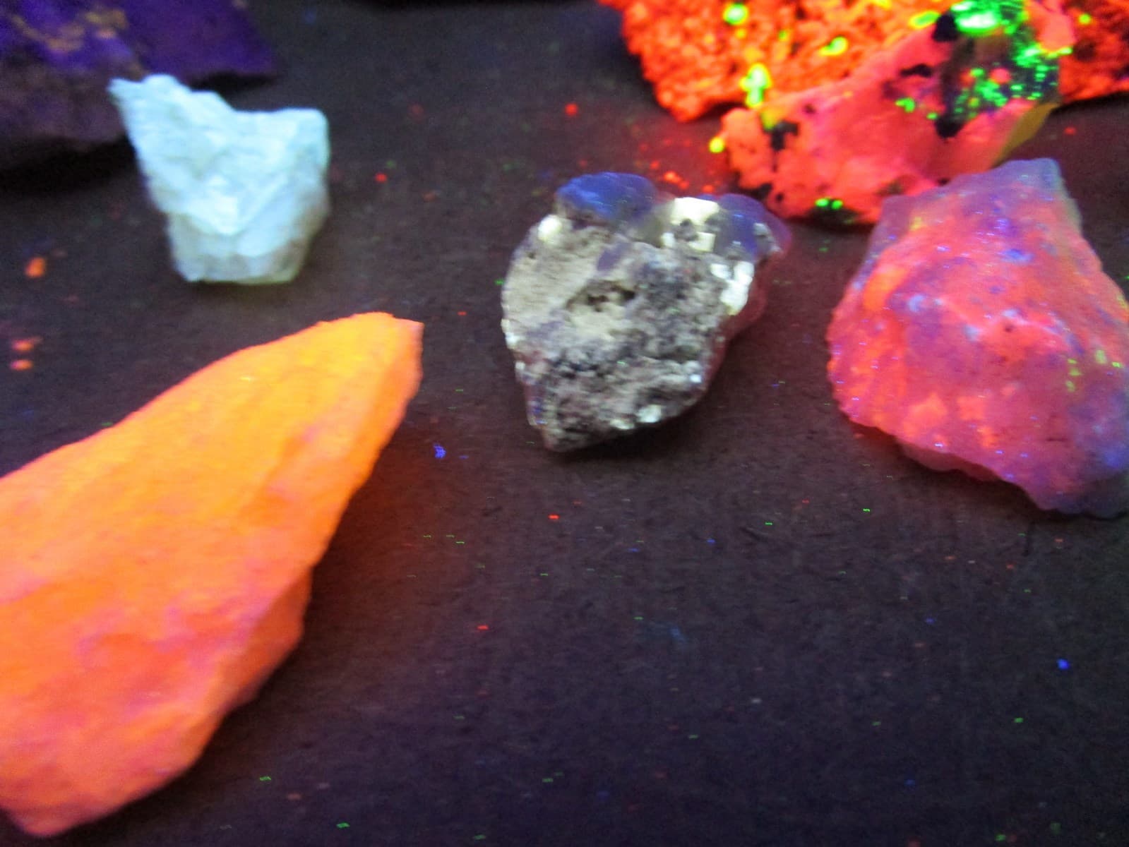 Up to 8 Colors 1 pound Fluorescent mineral rock crystal quality variety box 5