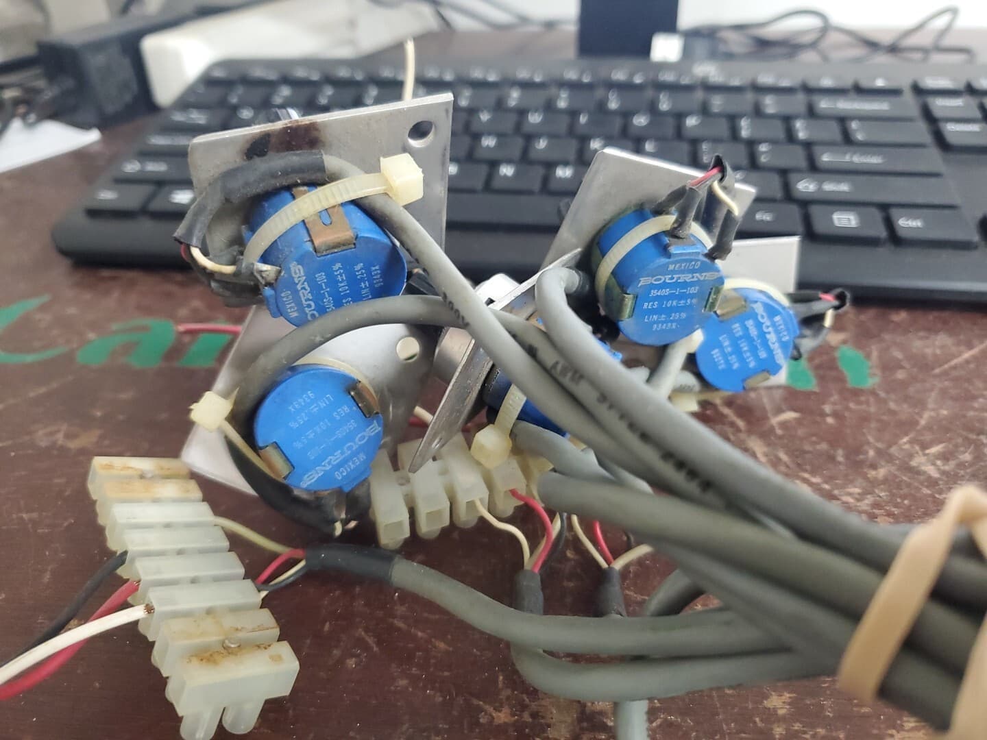 (5-PCS) Bourns 3540S-1-103 Resistor Pot 10k Ohm 5% 2 Watt With Knob (CX24D) 2