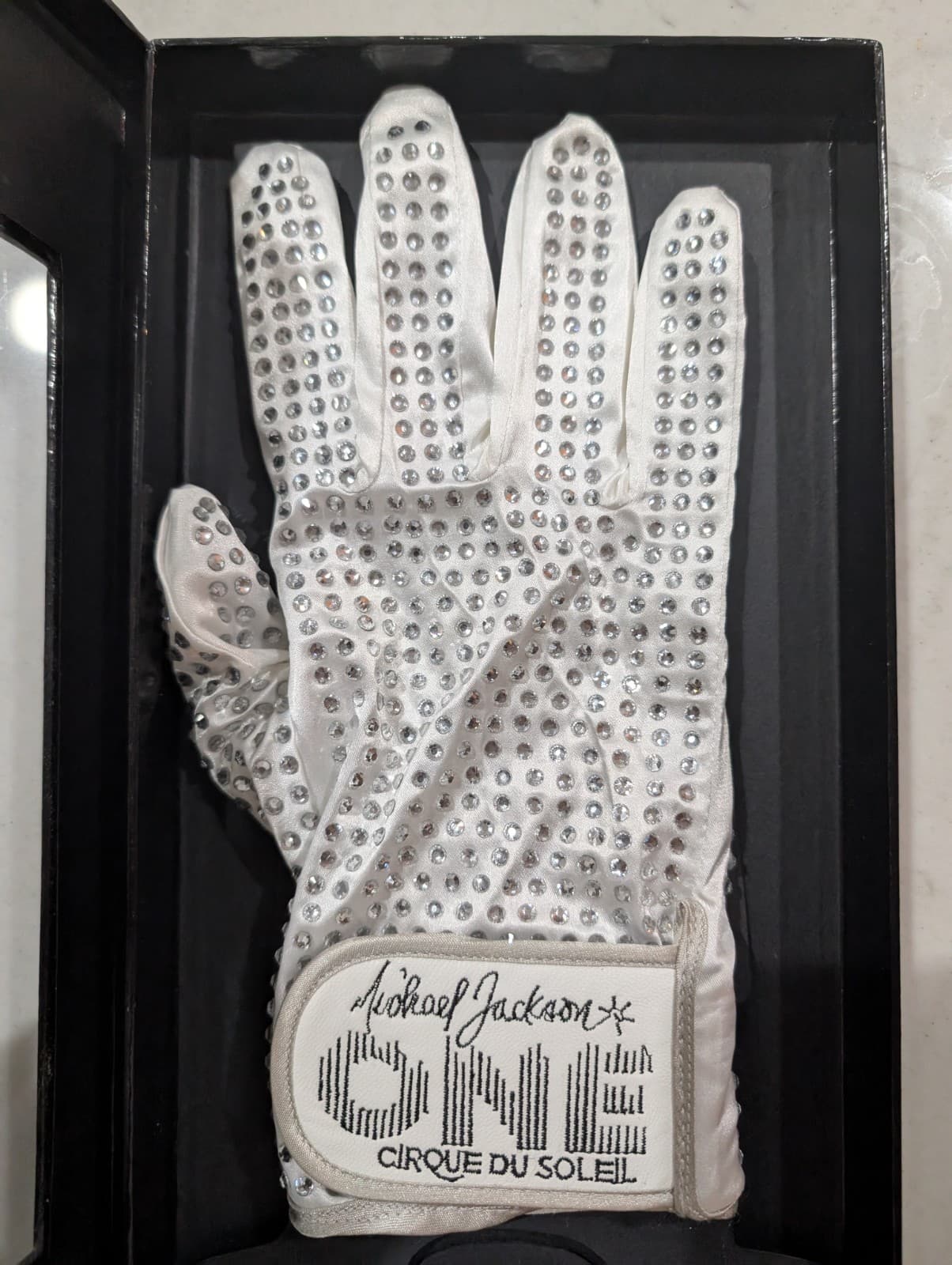 COLLECTIBLE Michael Jackson ONE Cirque du Soleil Light Up Glove – 4 Modes - MINT 2