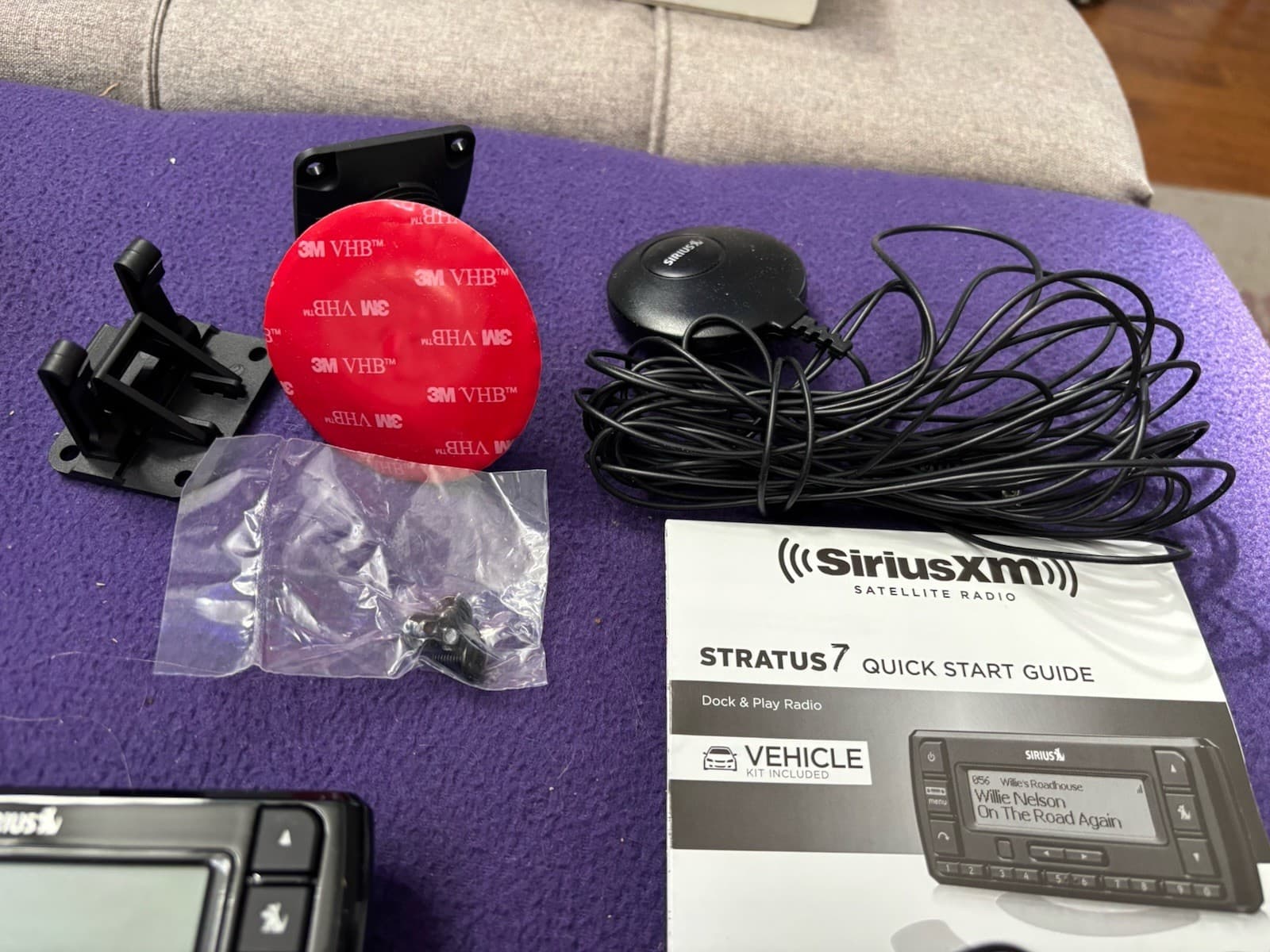 SiriusXM SSV7V1 Stratus 7 Satellite Doc and Play Radio Missing Aux Cord -Read 4