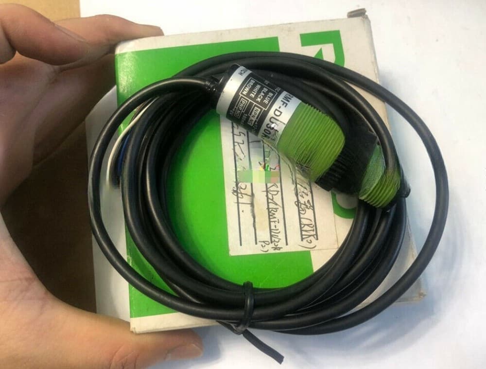 1pcs M18 photoelectric switch RMF-DU30KP2