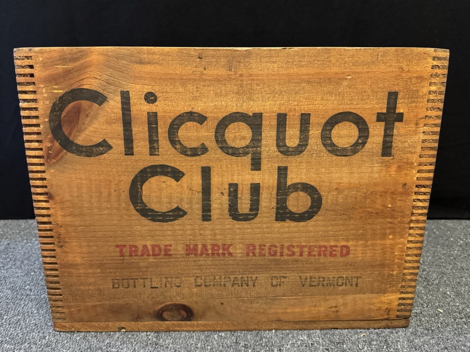 Vintage Clicquot Club Wood Crate Dovetail Early Soda Box 16.75x12.5x12.75 VT 2