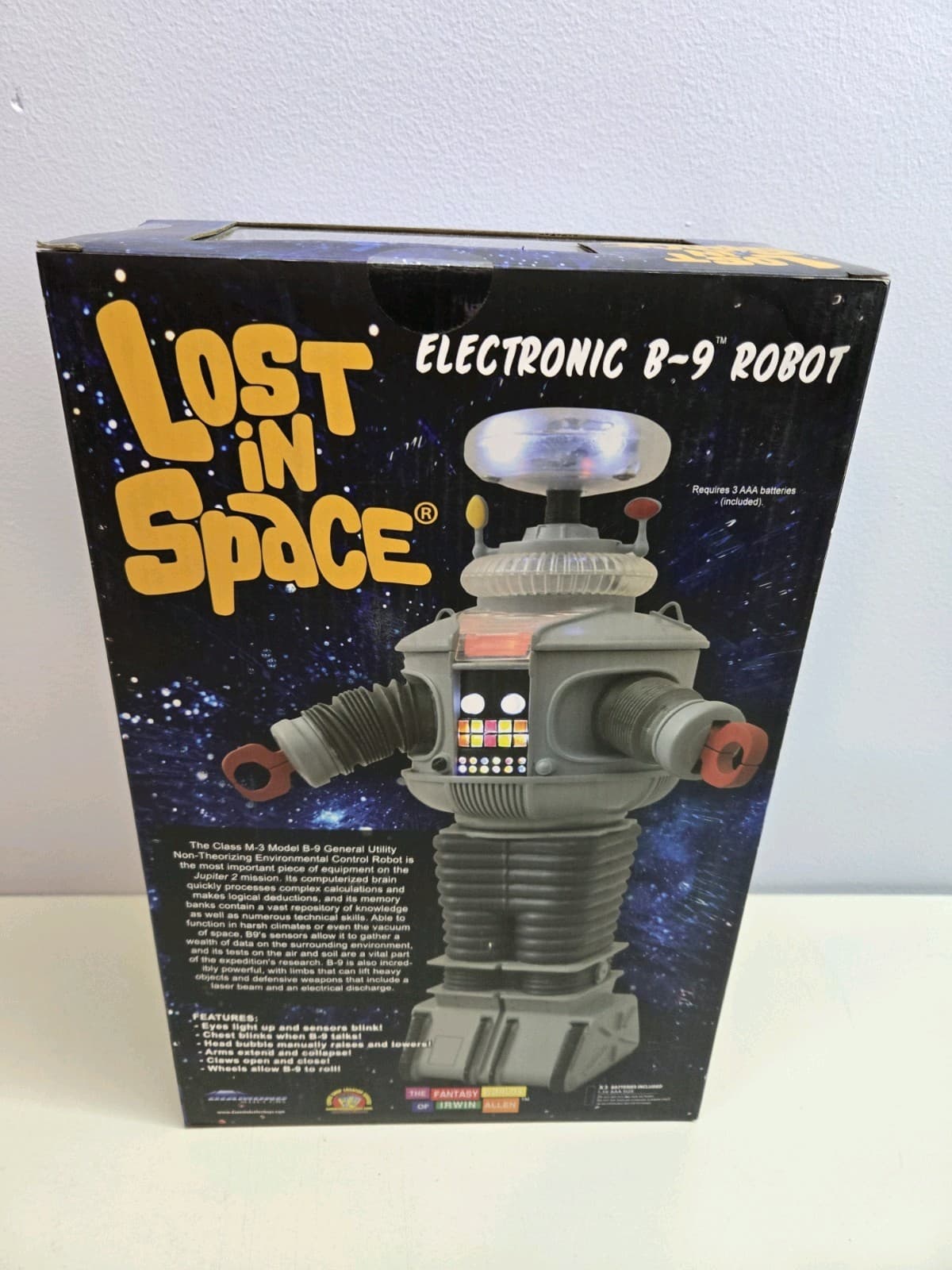 Diamond Select Toys Lost In Space Electronic Lights & Sounds B9 Robot Figure 4