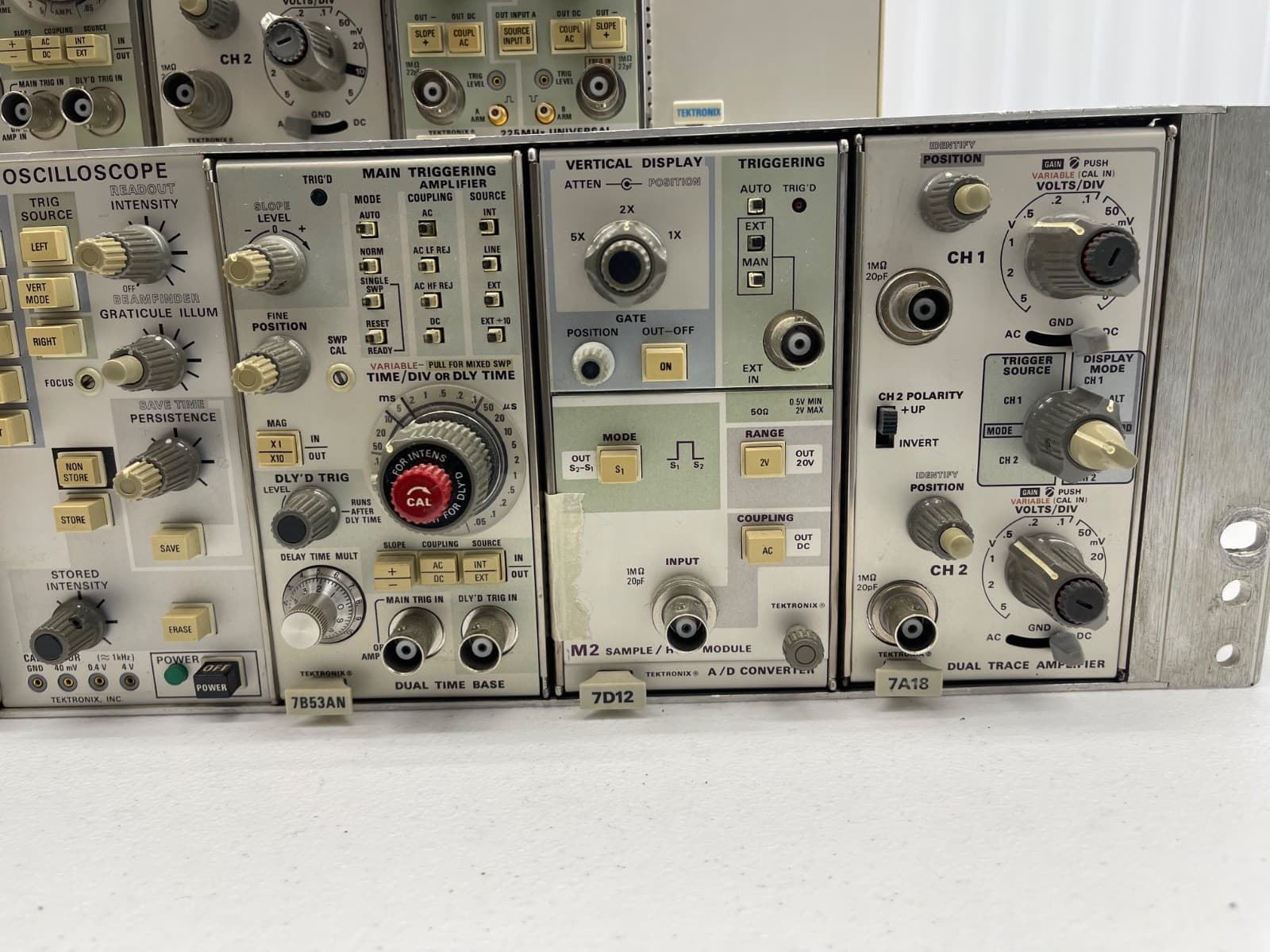 Tektronix 7613 Analog Oscilloscope w/ Modules 7B53AN 7D12 7A18 7B53A 7A18 7D15 4
