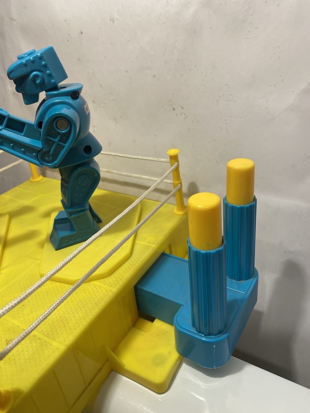 Rockem Sockem Robots Game Mattel  Throwback Boxing Toy Rock'em Sock'em Vintage  4