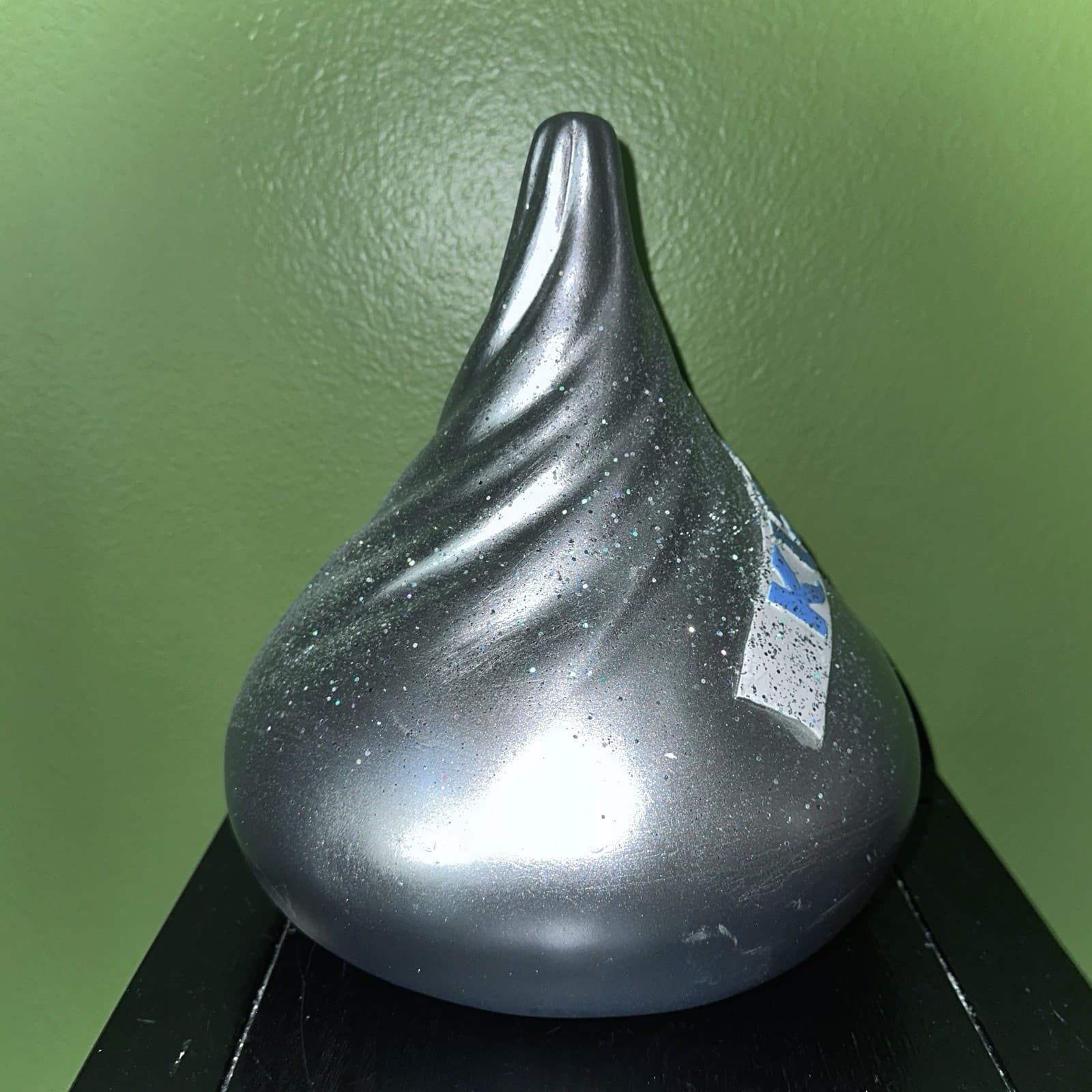 New HERSHEYS KISSES Silver 9” Tabletop Decor 3