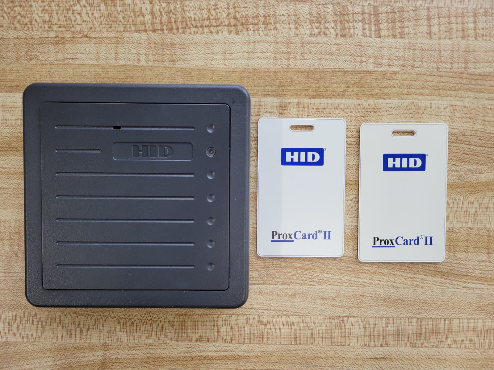 HID ProxPro Proximity Card Reader 5352AGN00 5352-300-01 with 2 Prox Card II