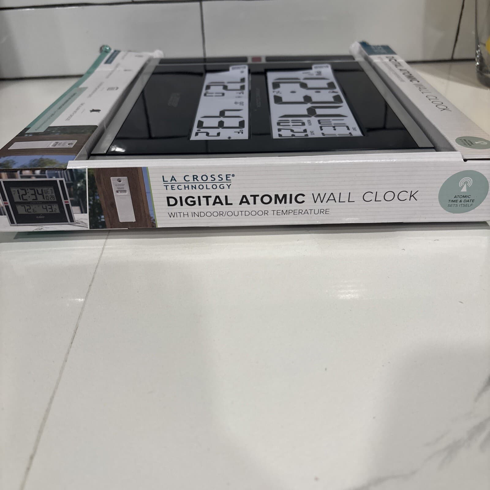 La Crosse Technology Indoor/Outdoor Thermometer & Atomic Clock (513-149) 3