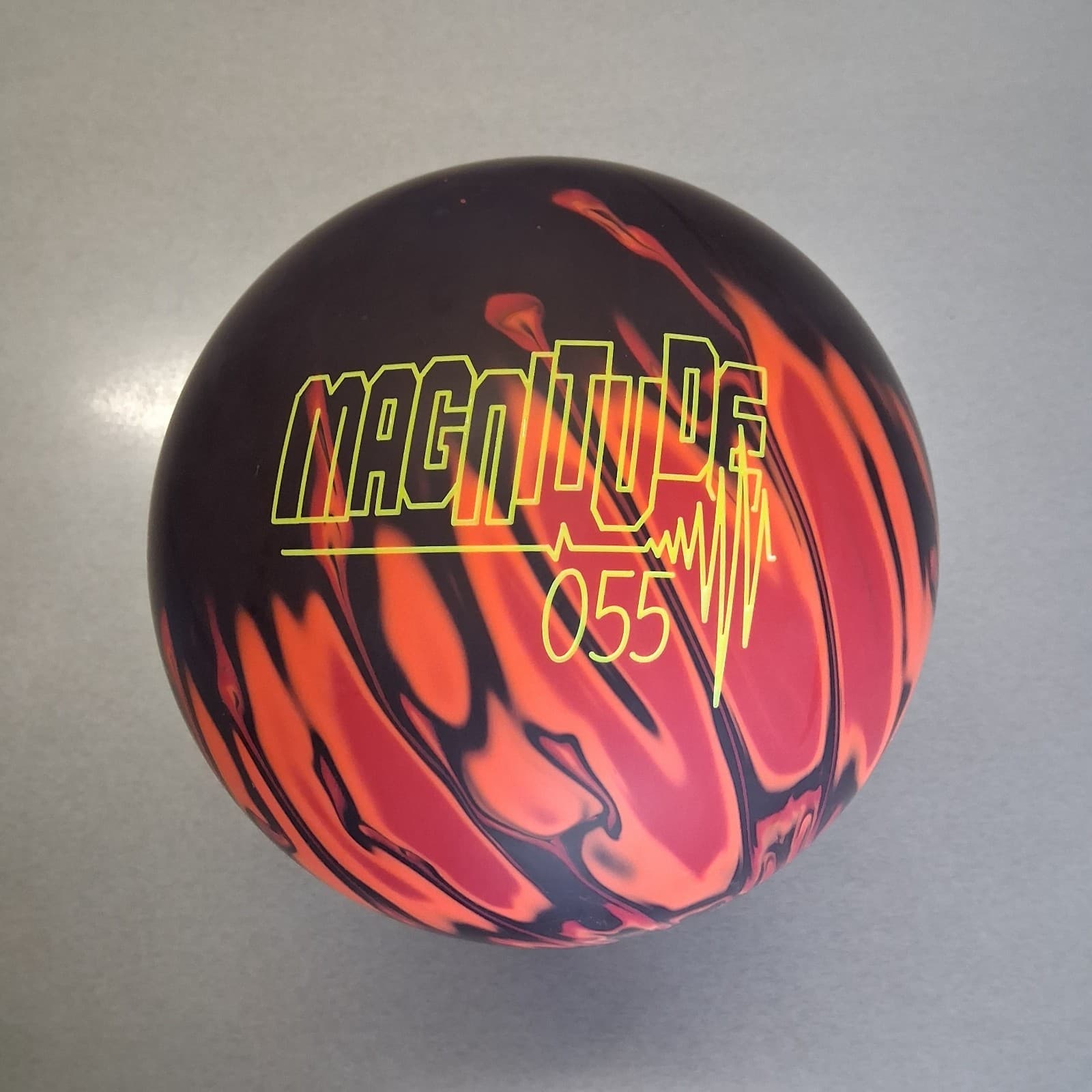 Brunswick Magnitude 055  BOWLING  ball  16 lb.  1st quality  NEW IN BOX  #021