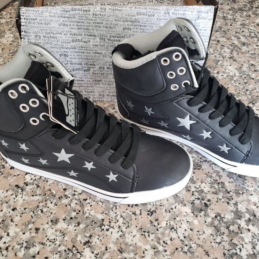 Pastry Women's Pop Tart Star Dance Sneaker Black/Silver Size 6.5 2