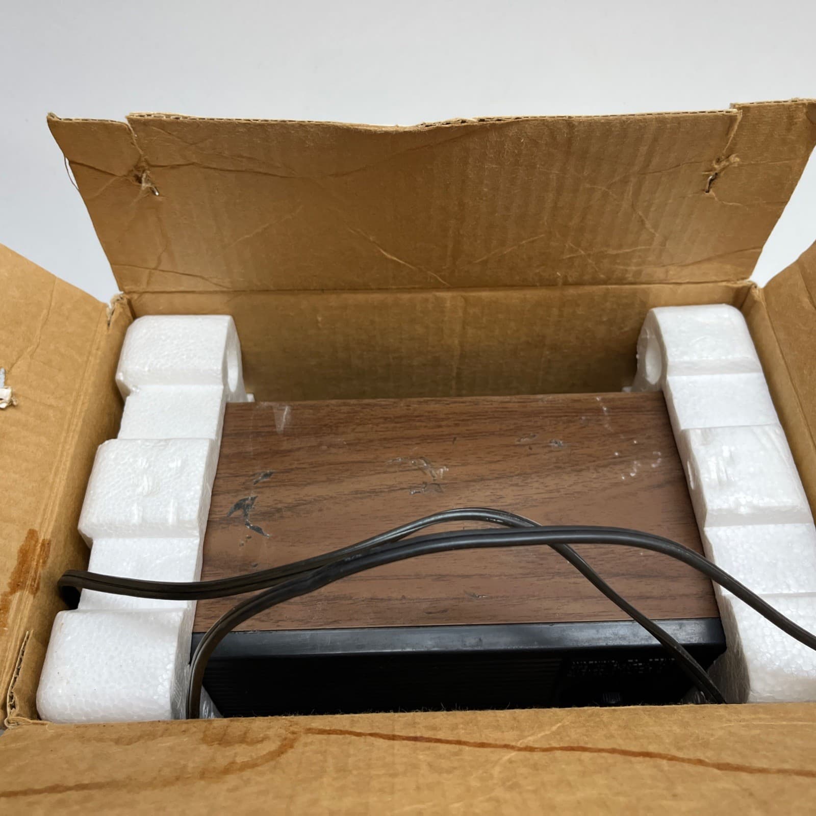 General Electric AM FM Clock Radio Model 7-4550D Walnut Wood Finish Working 2