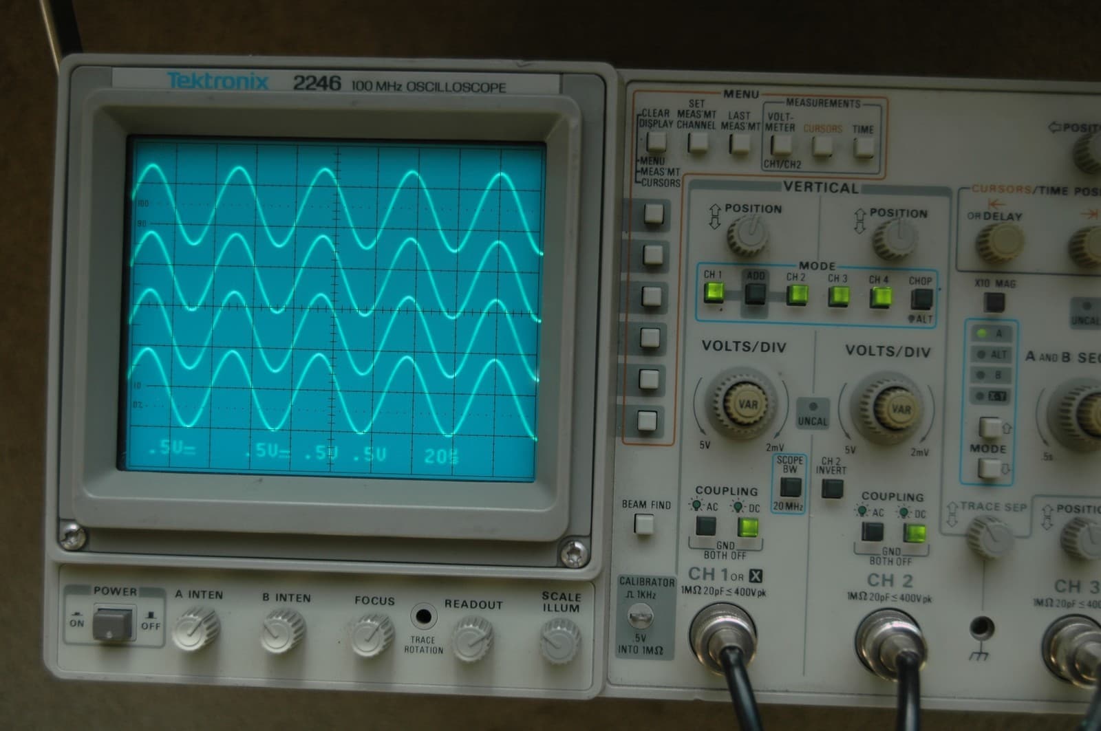 Tektronix 2246 1Y Four Channel 100 MHz Oscilloscope, two probes, power cord 4