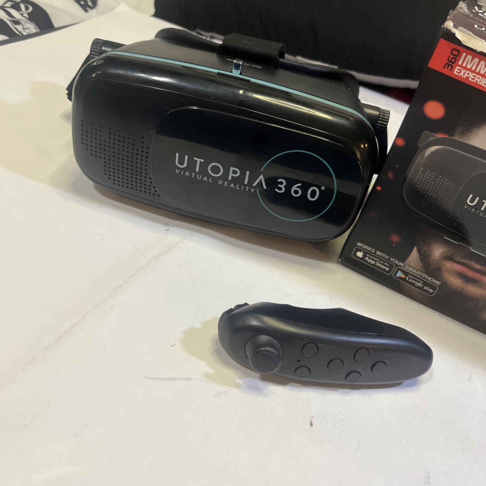 ReTrak Utopia 360° Virtual Reality Headset with Bluetooth Controller 2