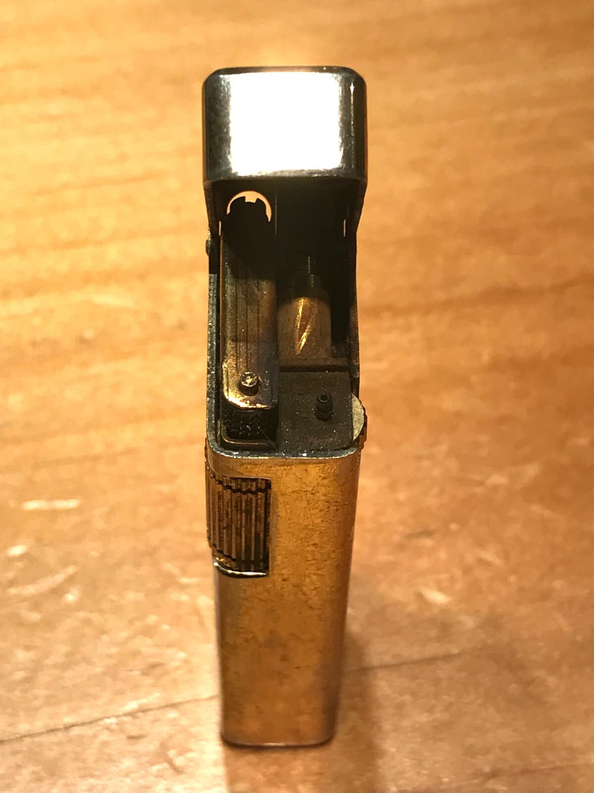 VINTAGE SLIM GOLD TONE COLIBRI LIGHTER 6
