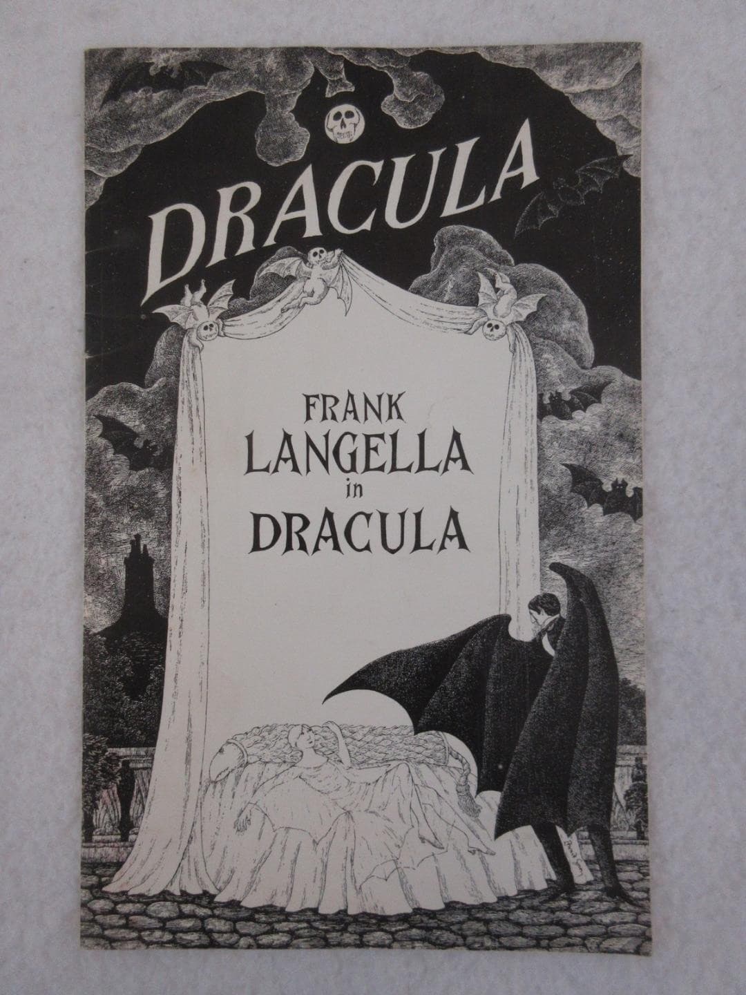 DRACULA Frank Lagella Edward Gorey 1978 with an AUTOGRAPH by Richard Kavanaugh
