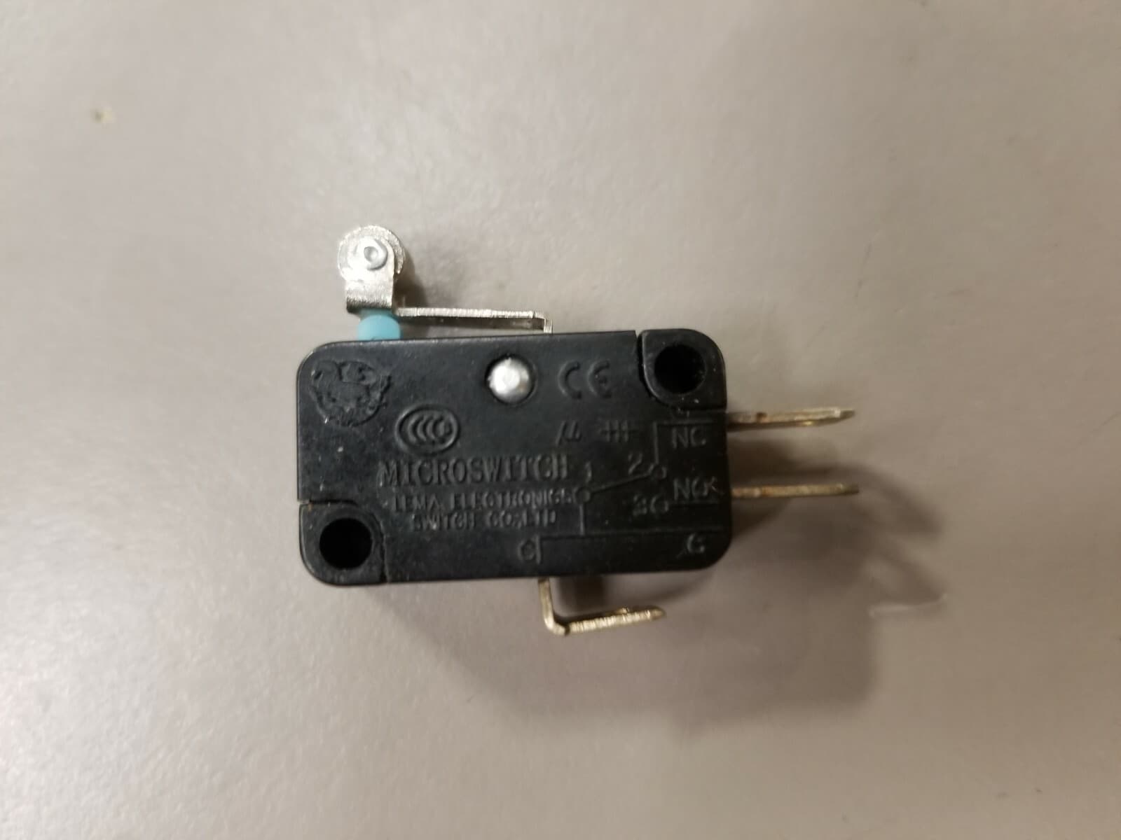 Seaga vending machine micro switch used on drink section of combo vending machin