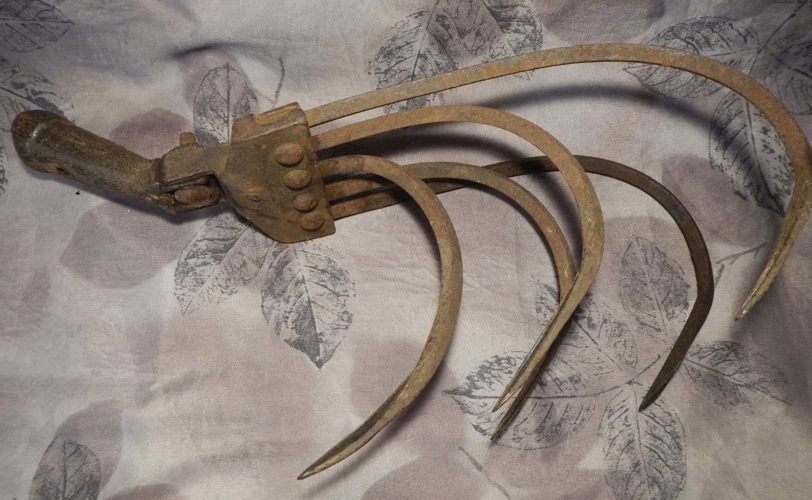 primitive vintage Iron Cultivator Head - 5 tine authentic rustic garden tool 2