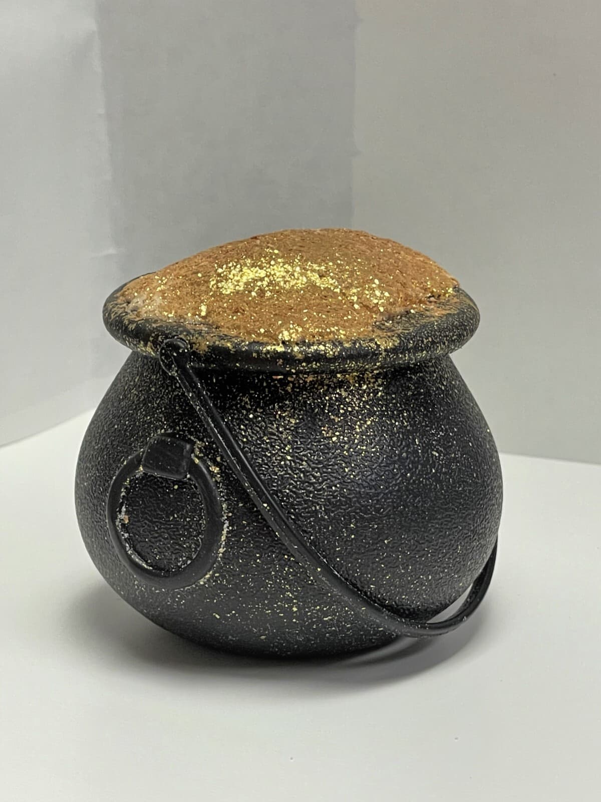 Halloween CASH Bath Cauldron GOLD WHITE With Real Money Inside Fizzy and Bubble  3