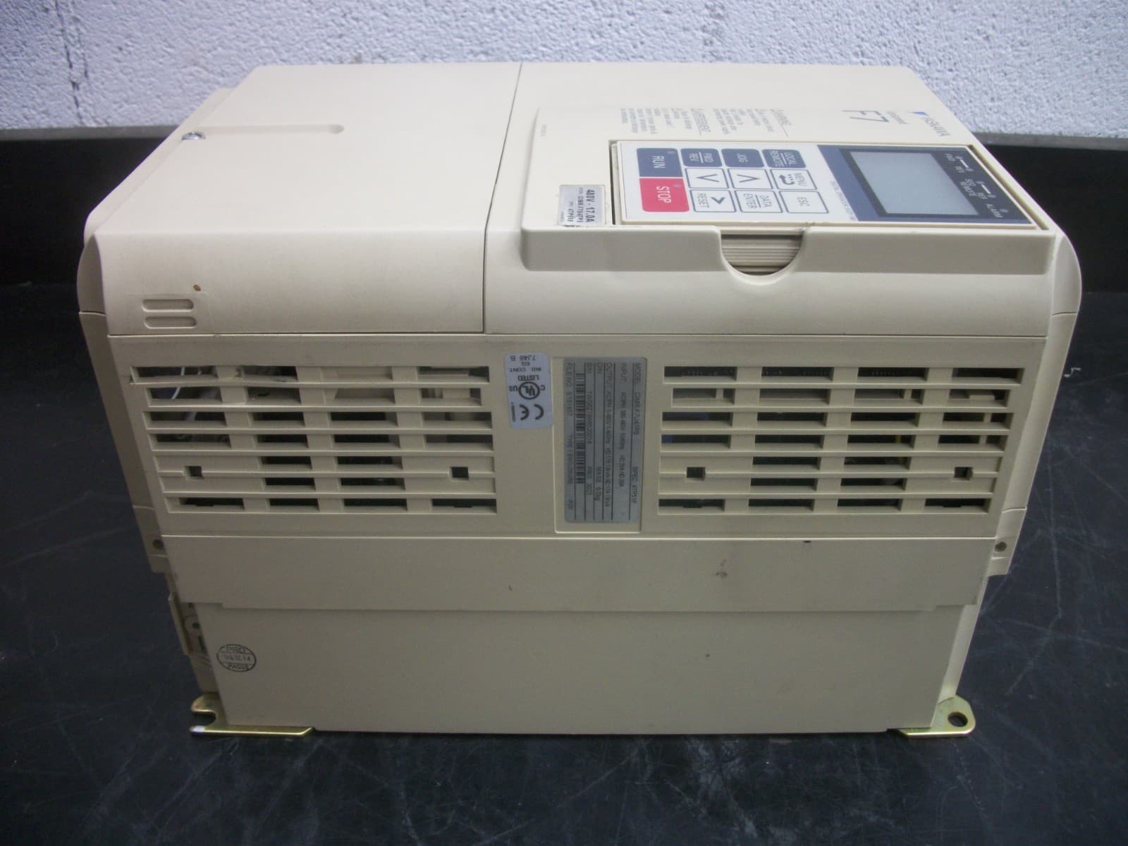 YASKAWA VARISPEED F7 VARIABLE FREQUENCY DRIVE CIMR-F7U47P5 480VOLT 3PH 17AMP 4