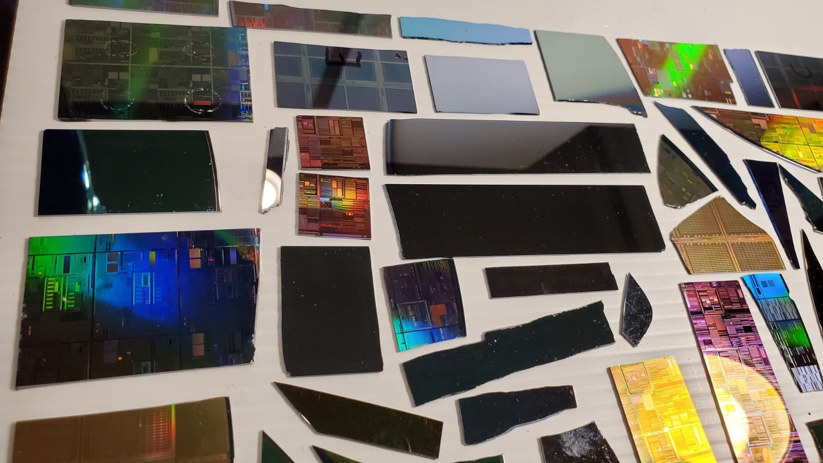 Silicon Si Art Wafer Pieces Plain and with IC Microchip Semiconductor Design 85g 5