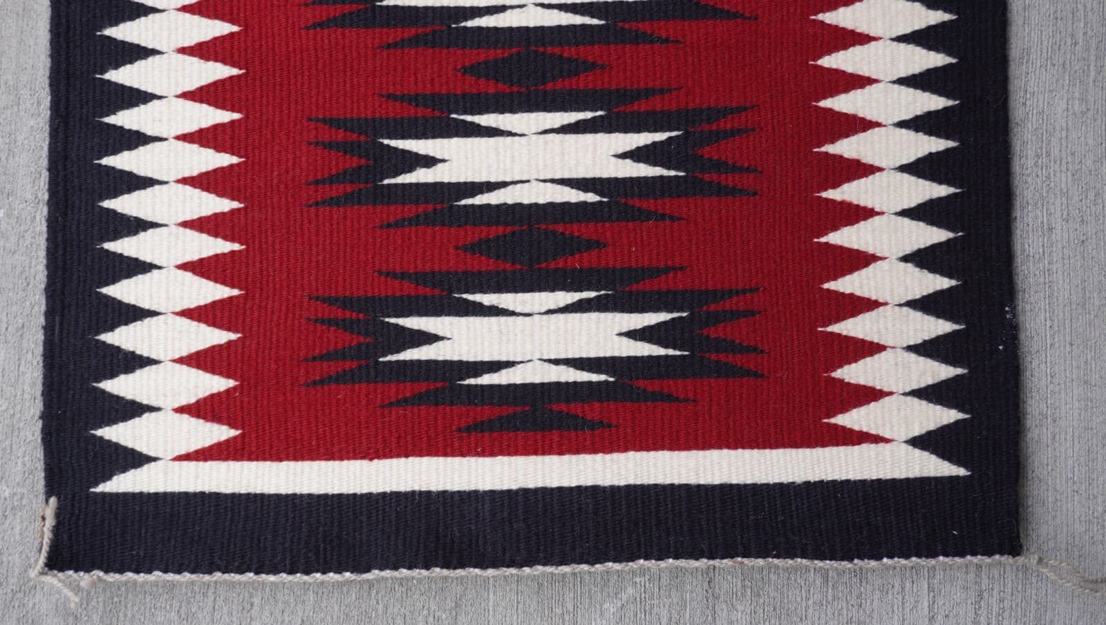 American Navajo Hand Woven Wool South West Vintage Rug 1'7" x 2'7"  Excellent 4