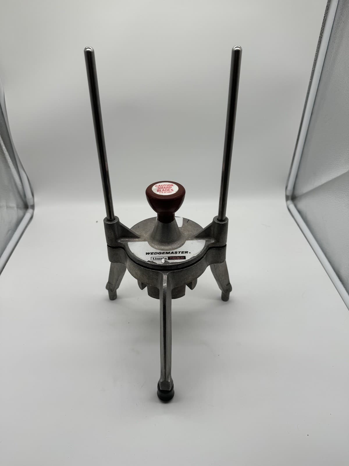 Lincoln Redco Wedgemaster 404N- 4 Section wedge Cutter 2