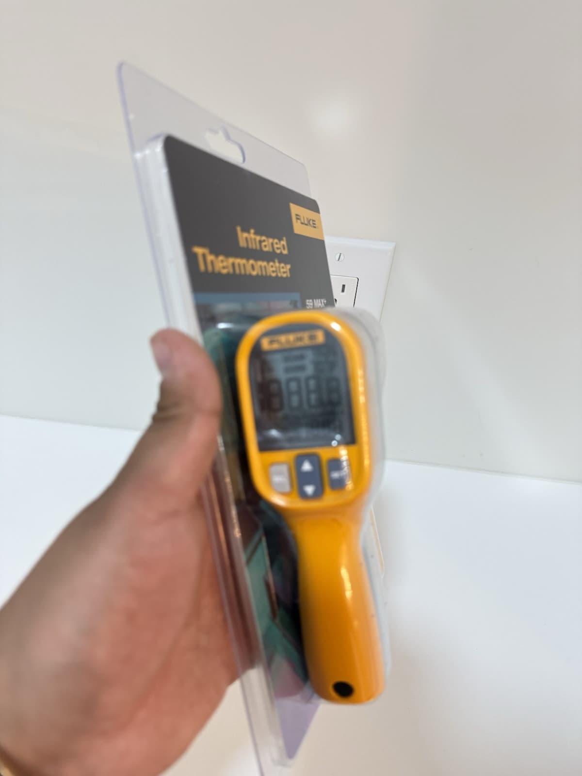 FLUKE 59 MAX INFRARED THERMOMETER (NEW FACTORY SEALED) SHIPS FAST - NEW 6
