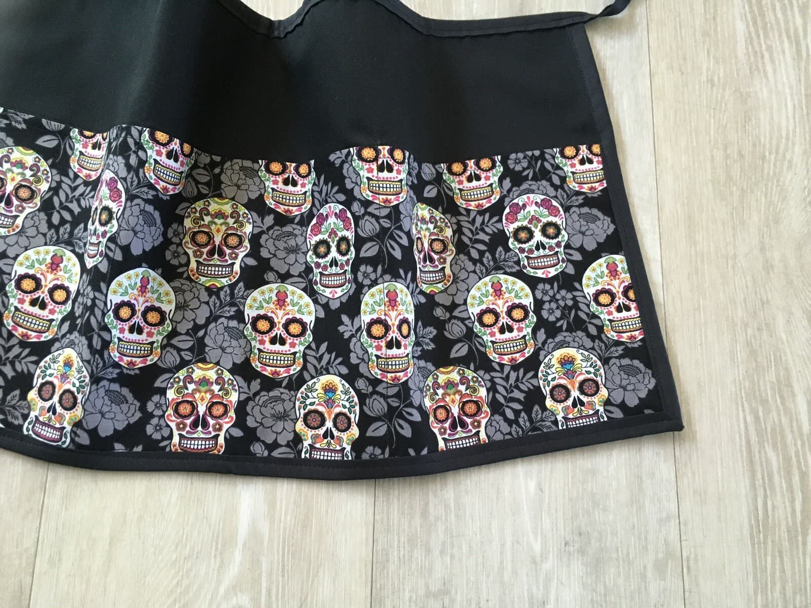 Reversible waitress apron Skull & Black 3 Pockets Per Side, Server  Restaurant 6