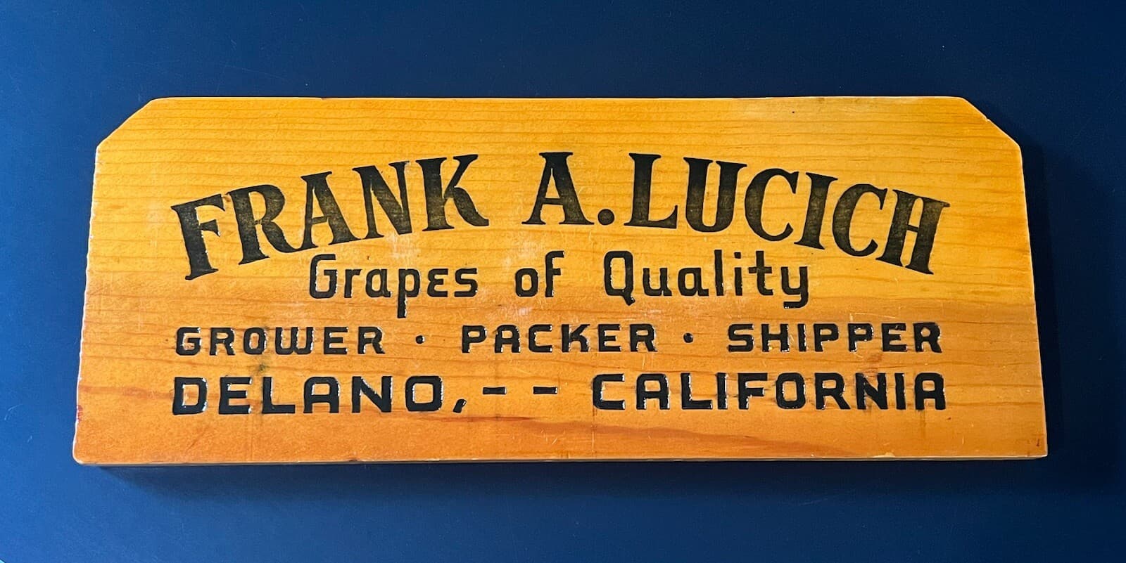 FRANK LUCICH GRAPES OF QUALITY Wood Crate Sign! Grower Packer Shipper Delano CA 
