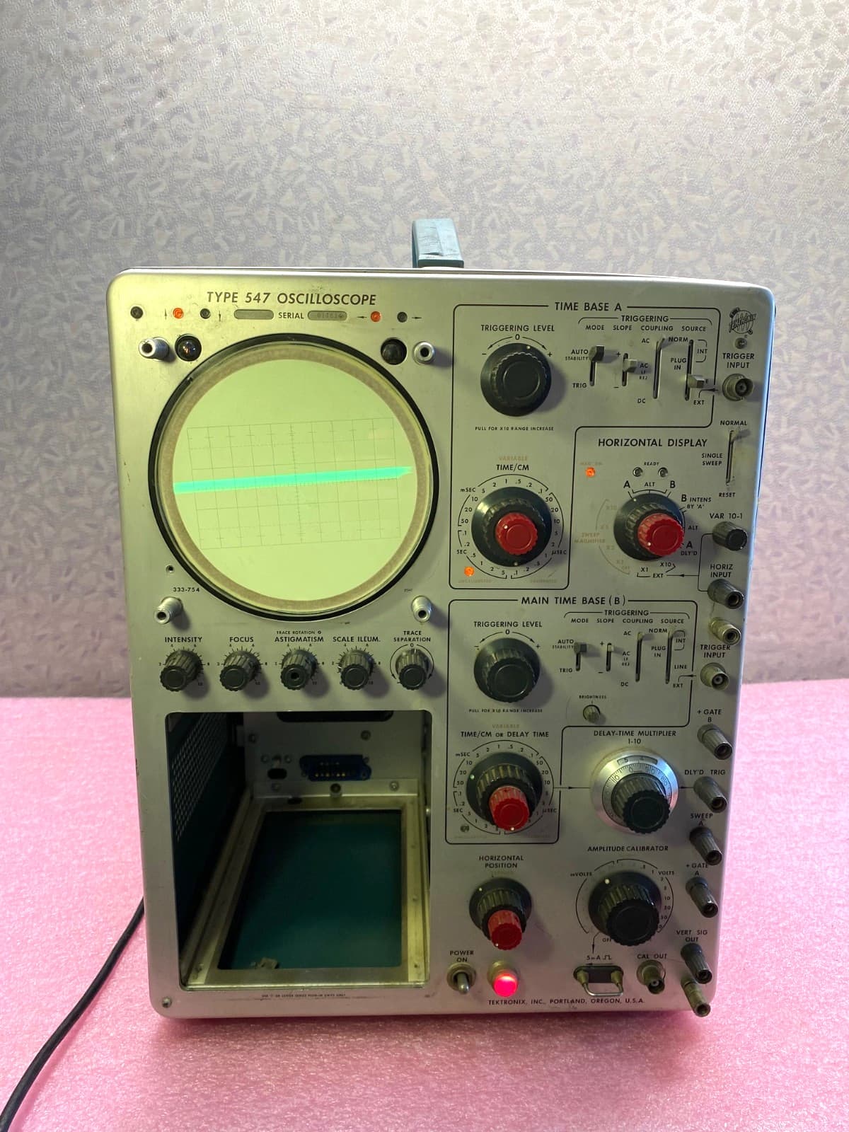 TEKTRONIX TYPE 547 OSCILLOSCOPE