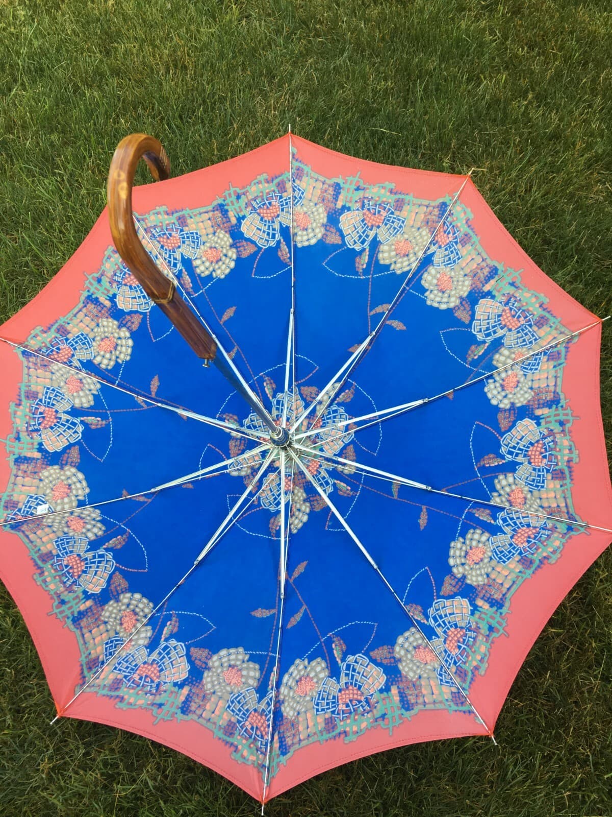 Vtg MCM Carrying Rain Umbrella 100% Nylon Hong Kong 2