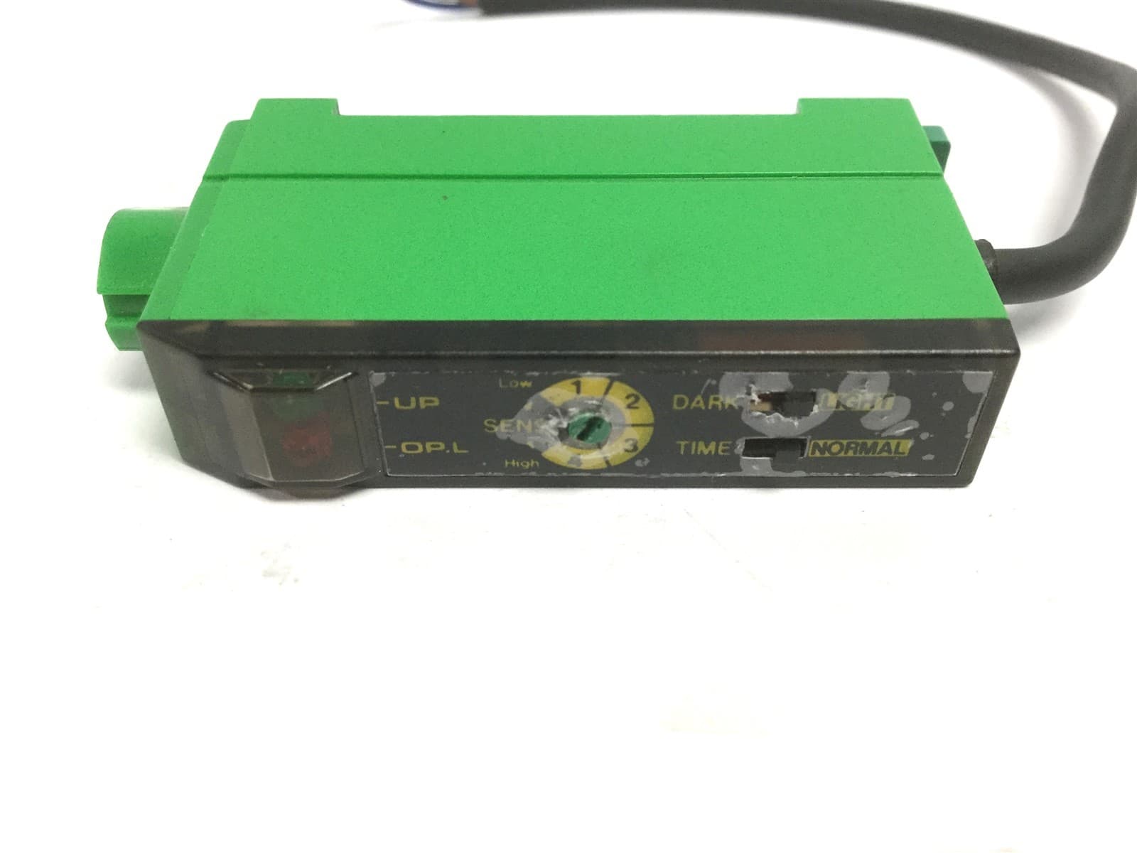 Seeka F1RM-PN Fiber Optic Sensor, Brown: 12-24VDC, Blue: 0VDC, Black: Output 4