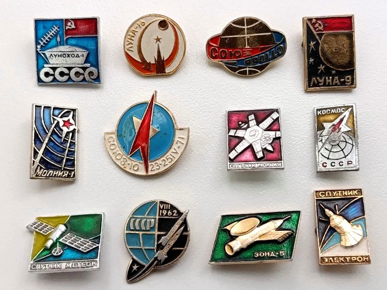 Soviet Russian Set 12 Badges Space Program USSR Soyuz-Apollo Spacecraft Sputniks