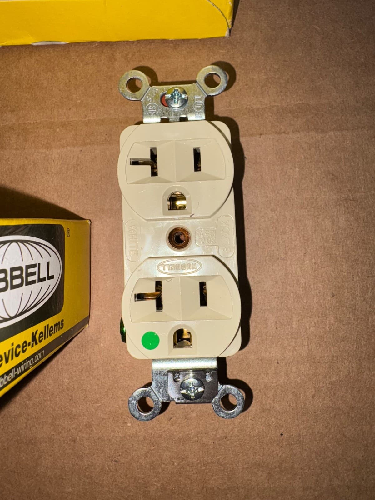 10 NEW HUBBELL HBL8300HI HOSPITAL GRADE IVORY DUPLEX RECEPTACLES 20 AMP 125V S9 3