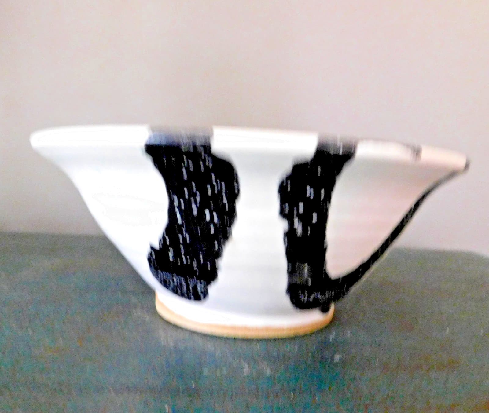 MCM 1970 JC RIVERA BEAR CHAMP HANDMADE ART POTTERY BLACK & WHITE SPLATTER BOWL 4