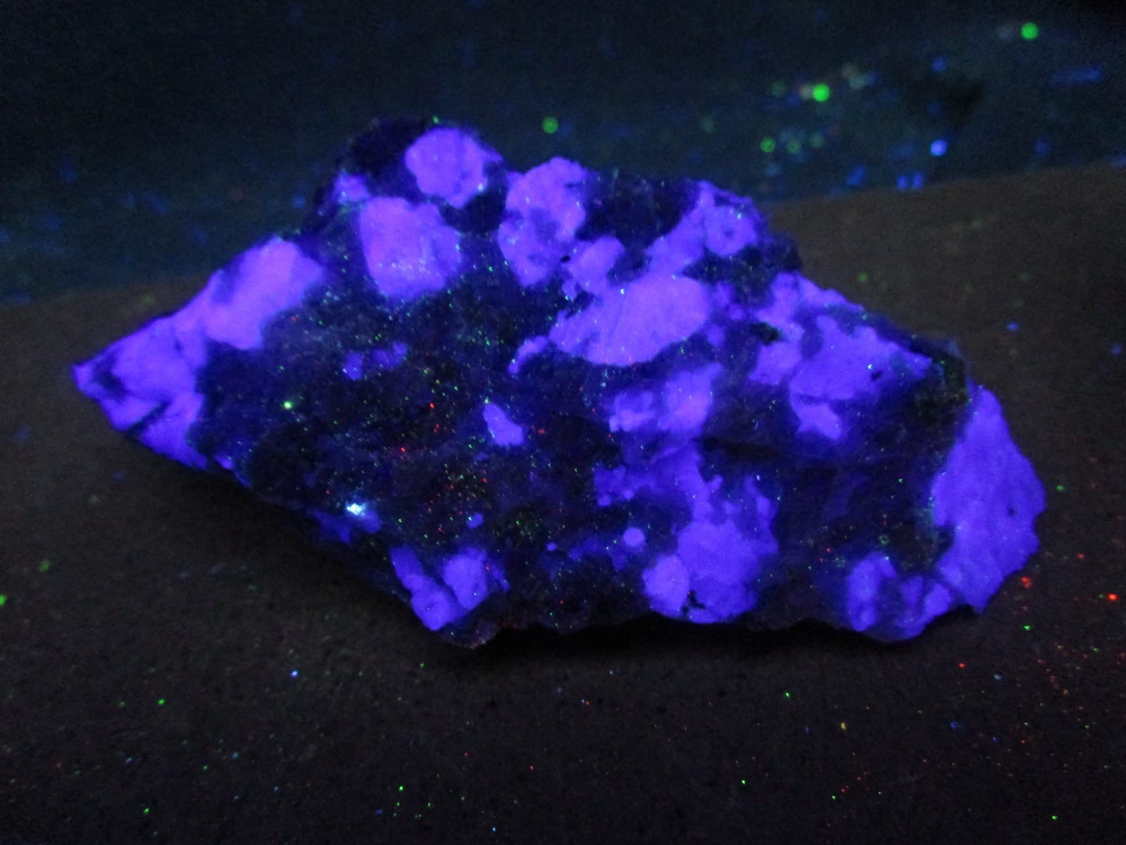 Up to 8 Colors 1 pound Fluorescent mineral rock crystal quality variety box 4