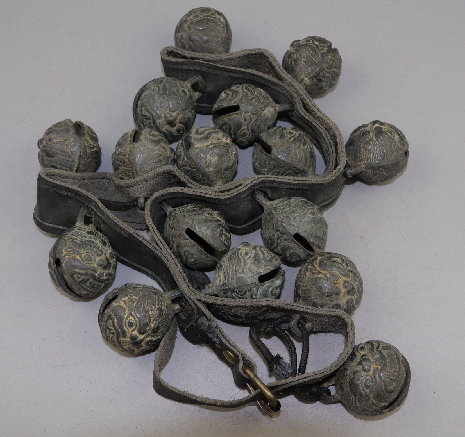 A set of China bronze dragon bells handworked statue of bronze bell 4