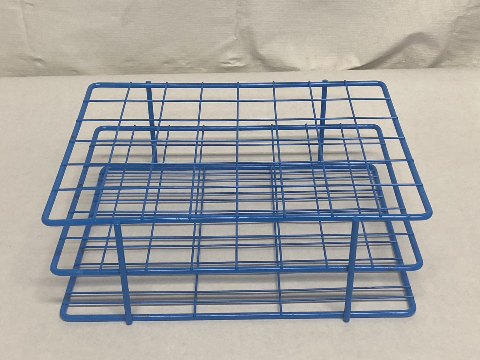 48-Place Blue Epoxy-Coated Wire Test Tube Rack for 25-30mm Tubes 6x8 Array 11”L 3