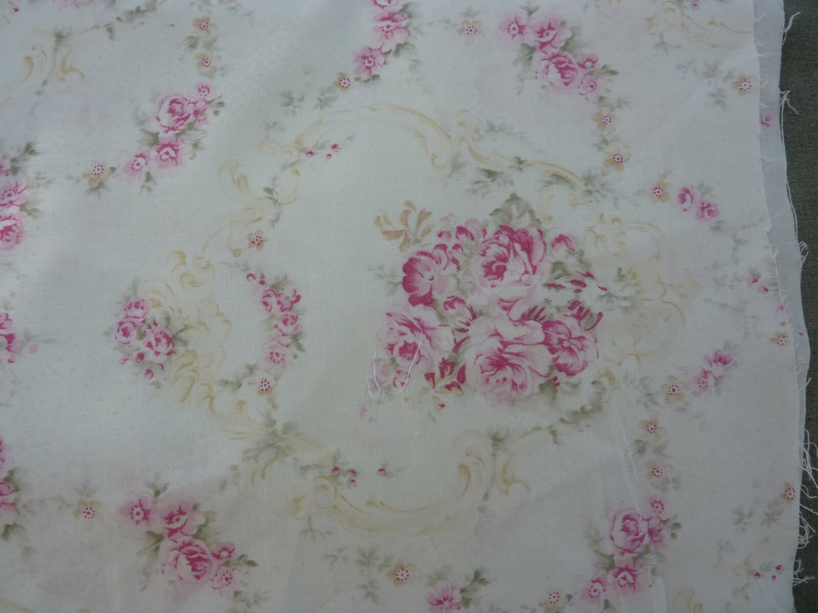 Yuwa Roseblossom Garland Cartouche Pink Roses  Cottage White  Shabby Chic Fabric 5