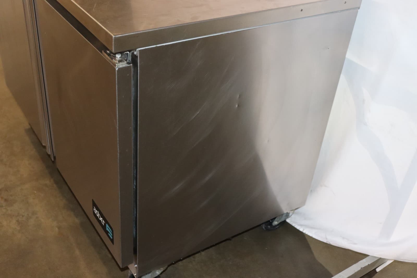 Asber AUTF-48 HC 48" 2-Section Undercounter Freezer w/ 2 Doors, 12.1 cu. ft. 3