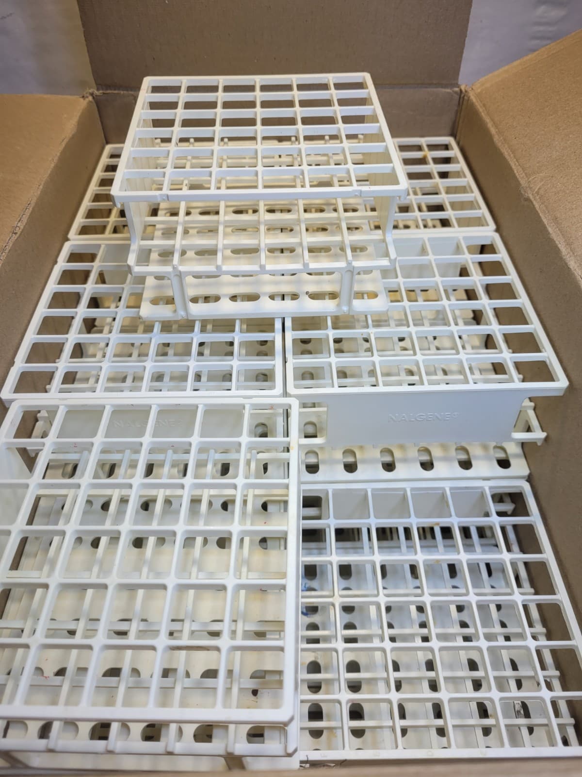 18- Lightly Used Nalgene Resmer Unwire 36 Test Tube 16mm White Half Rack Surplus