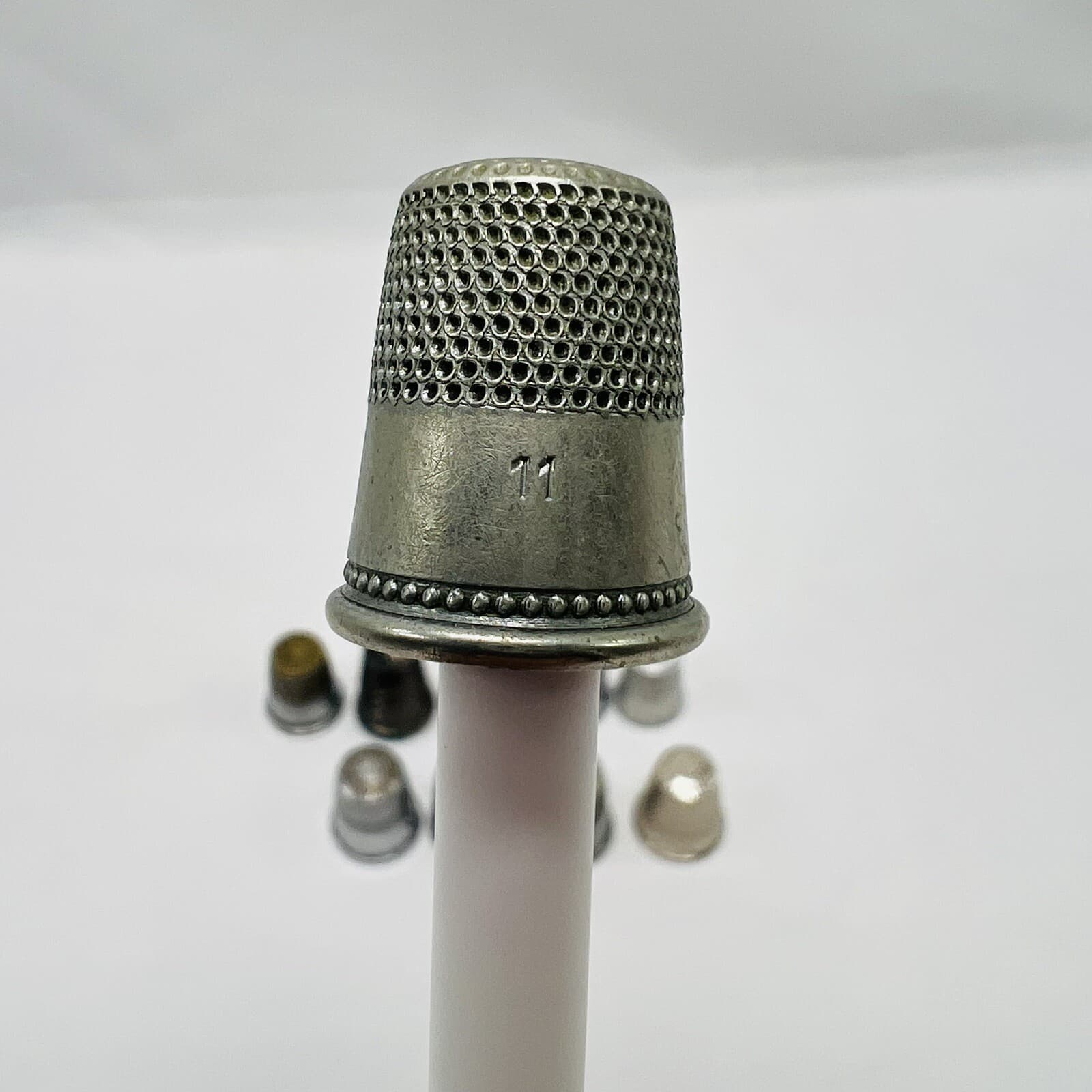 Thimbles Vintage Metal Thimbles Lot of 10 Pieces Various Sizes 2