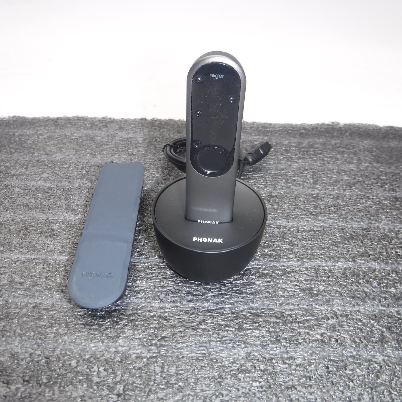 PHONAK ROGER On iN V2 MICROPHONE TRANSMITTER RECHARGEABLE W/BASE & COVER T13 E7