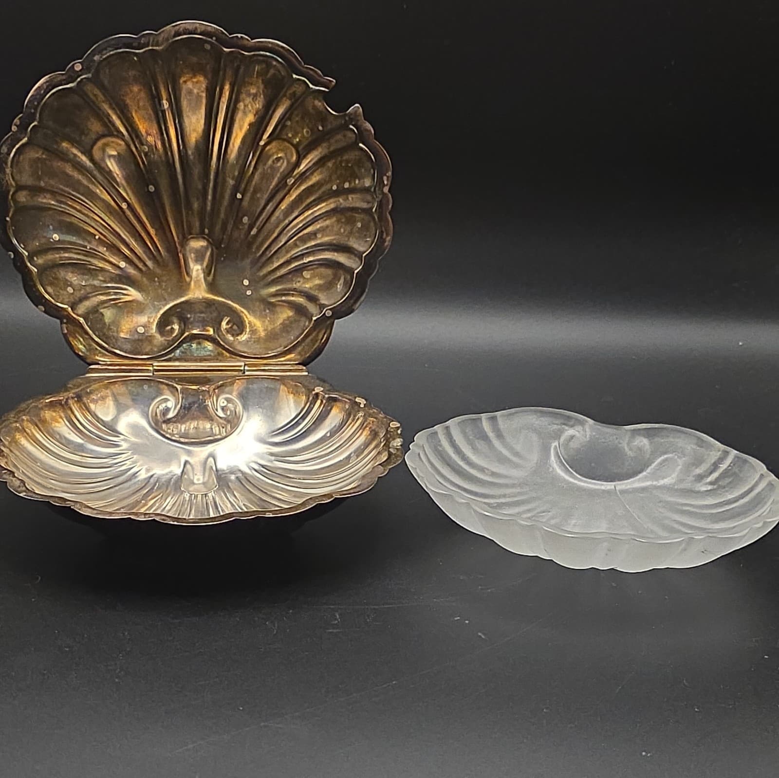  2ps Antique Barker Bros LTD England Silverplate  Clam Shell Butter Dish 2