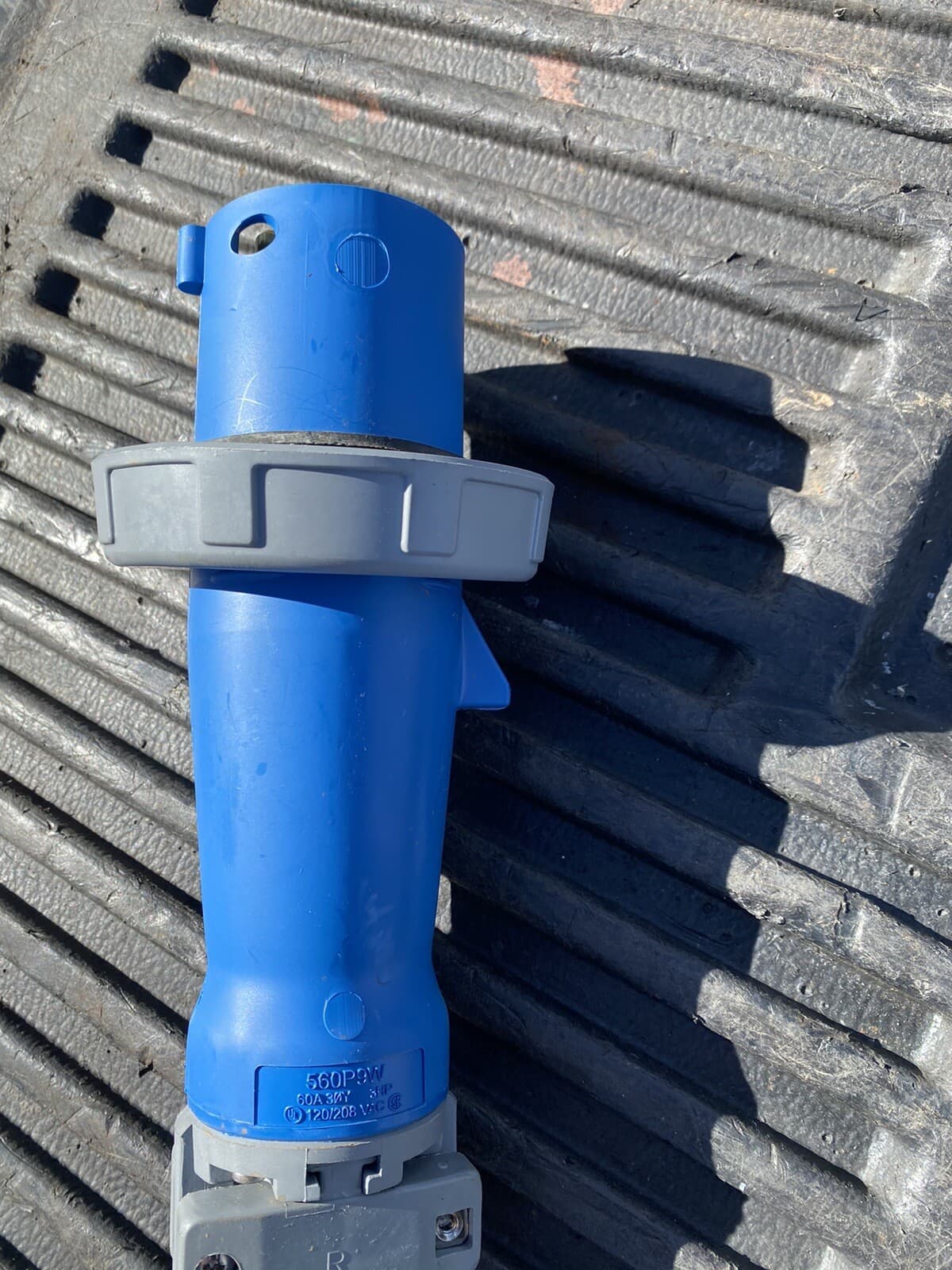 Hubbell Watertight Plug 560P9w  60 Amp 3 Phase 120/208 Vac 5