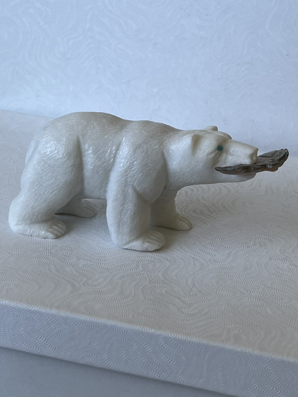 Zuni White bear fetish​ Fish Gift by master carver HERBERT HIM, Sr. 8995 3
