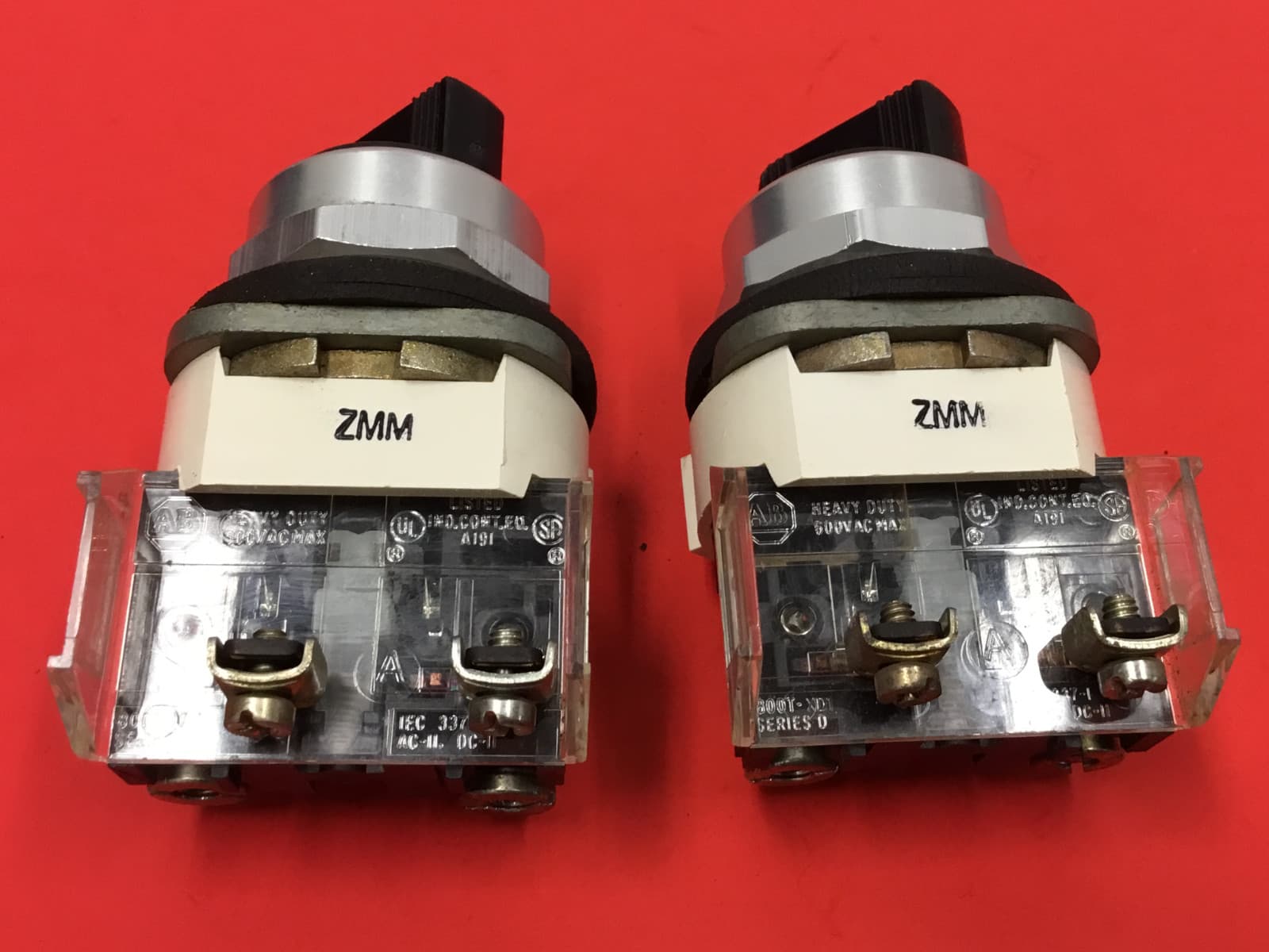 Allen-Bradley - P/N: 800T-H2 - Ser. T - Selector Switch - LOT OF (2) 3