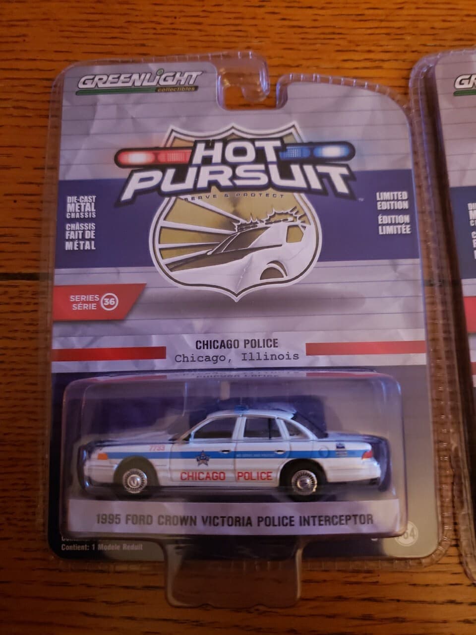 2 Greenlight Hot Pursuit Chicago Police Car Crown Victoria / Interceptor Utilit  2