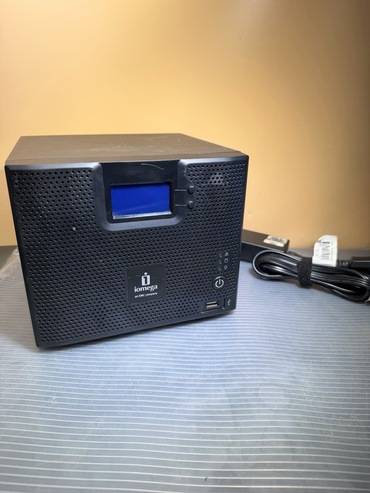 IOMEGA StoreCenter ix4-200D *NO HDD/ADAPTER*, DRIVES NOT INCLUDED