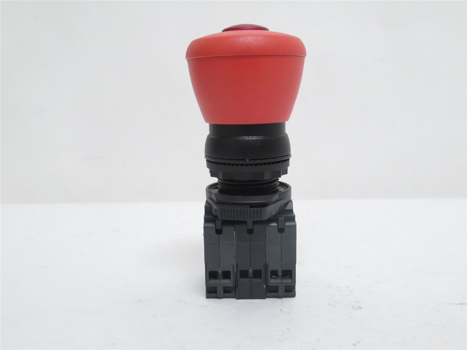 237953 New-No Box; Vemag PPI200001725 Momentary Push Button Assembly; 10A; 600V 4